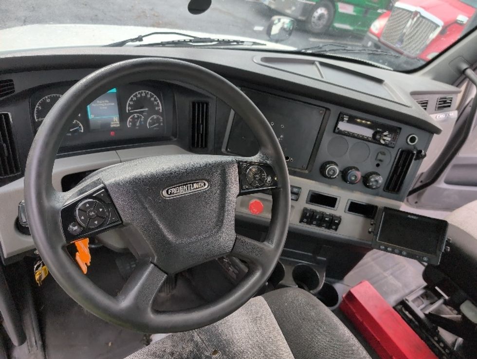 Day Cab Tractor-Heavy Duty Tractors-Freightliner-2020-T12664ST-North Bergen-NJ-615,154\n\t\tmiles-$ 31,750 - Image 11