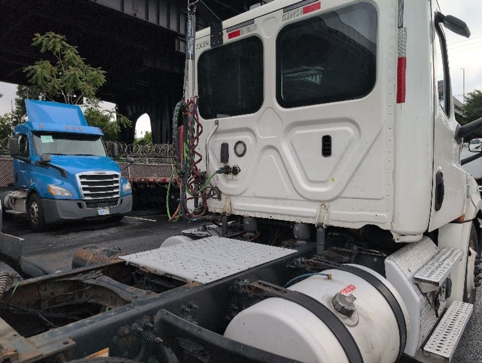 Day Cab Tractor-Heavy Duty Tractors-Freightliner-2020-T12664ST-North Bergen-NJ-615,154\n\t\tmiles-$ 31,750 - Image 17