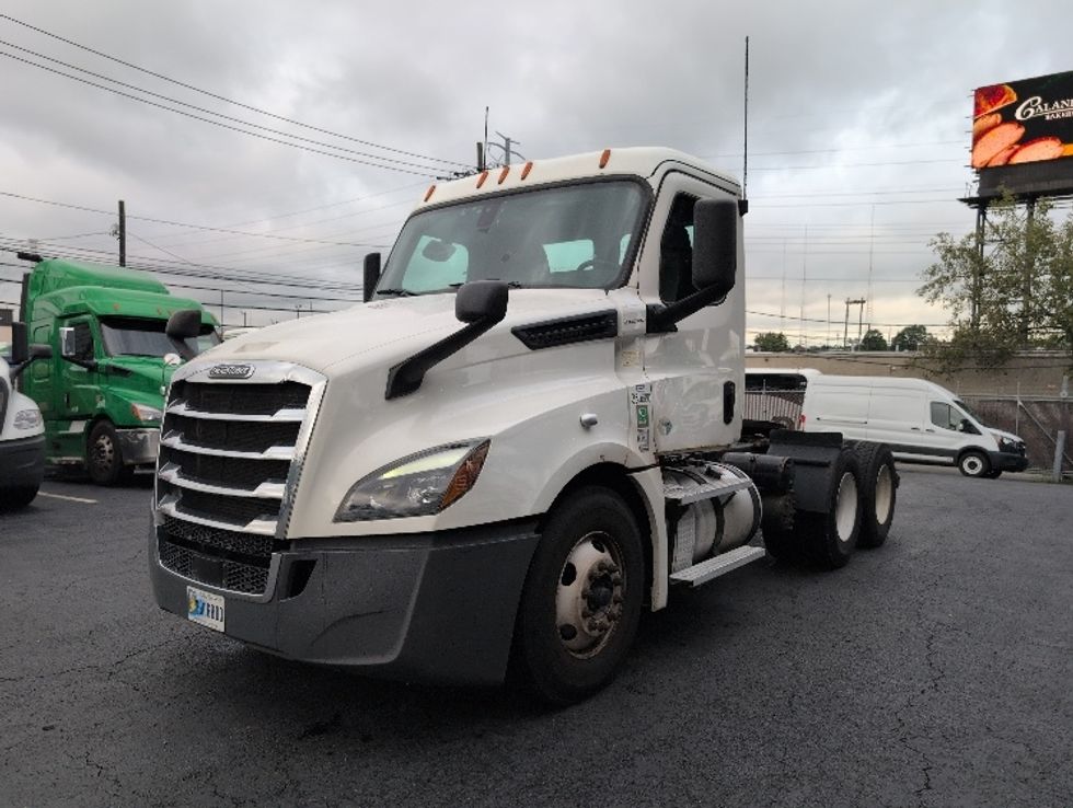 Day Cab Tractor-Heavy Duty Tractors-Freightliner-2020-T12664ST-North Bergen-NJ-615,154\n\t\tmiles-$ 31,750 - Image 3