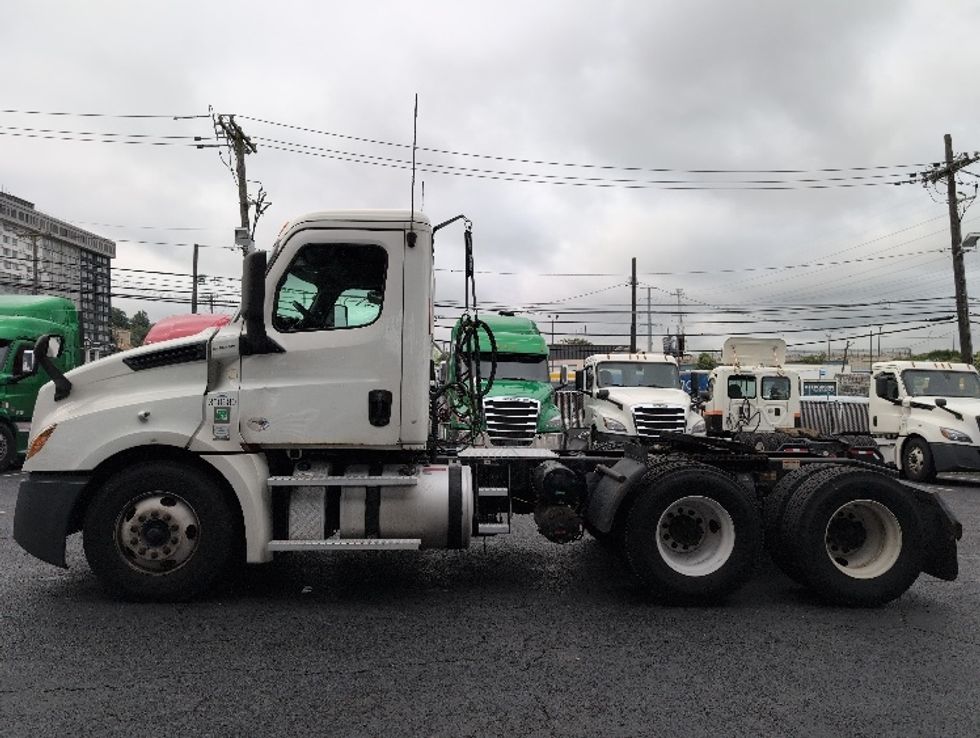 Day Cab Tractor-Heavy Duty Tractors-Freightliner-2020-T12664ST-North Bergen-NJ-615,154\n\t\tmiles-$ 31,750 - Image 4