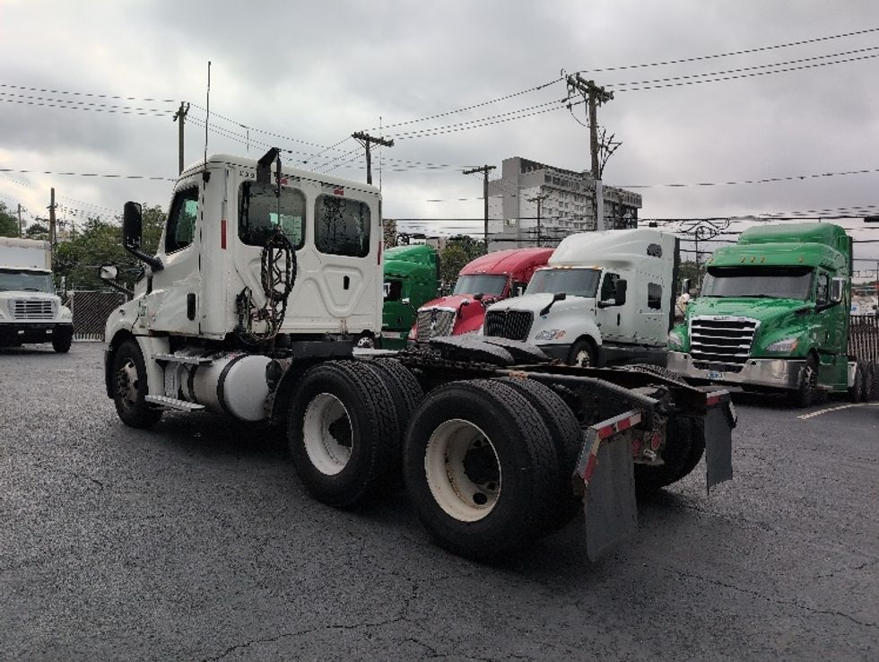 Day Cab Tractor-Heavy Duty Tractors-Freightliner-2020-T12664ST-North Bergen-NJ-615,154\n\t\tmiles-$ 31,750 - Image 5