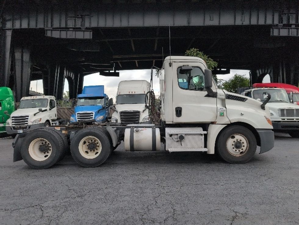 Day Cab Tractor-Heavy Duty Tractors-Freightliner-2020-T12664ST-North Bergen-NJ-615,154\n\t\tmiles-$ 31,750 - Image 8