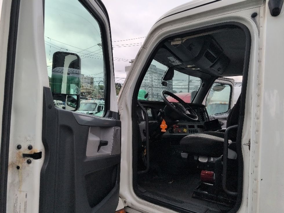 Day Cab Tractor-Heavy Duty Tractors-Freightliner-2020-T12664ST-North Bergen-NJ-615,154\n\t\tmiles-$ 31,750 - Image 9