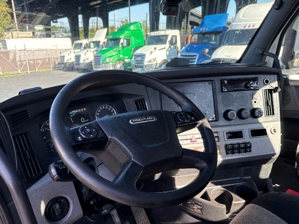 Day Cab Tractor-Heavy Duty Tractors-Freightliner-2020-T12664ST-North Bergen-NJ-618,179\n\t\tmiles-$ 32,500 - Image 10
