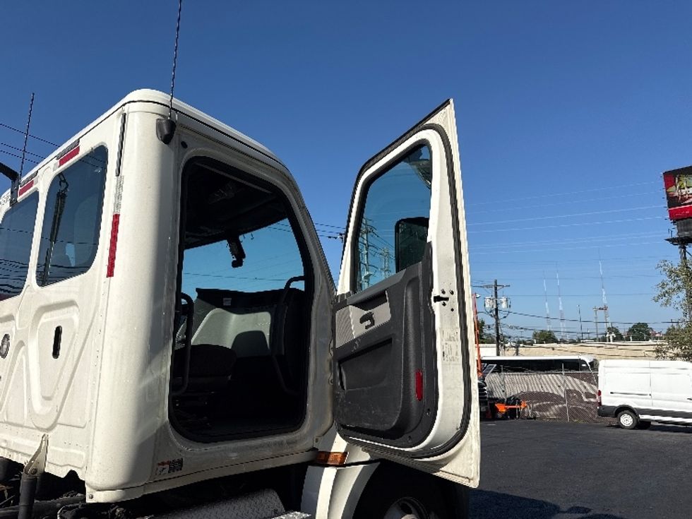 Day Cab Tractor-Heavy Duty Tractors-Freightliner-2020-T12664ST-North Bergen-NJ-618,179\n\t\tmiles-$ 32,500 - Image 12