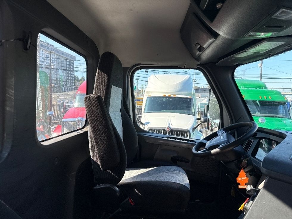 Day Cab Tractor-Heavy Duty Tractors-Freightliner-2020-T12664ST-North Bergen-NJ-618,179\n\t\tmiles-$ 32,500 - Image 14