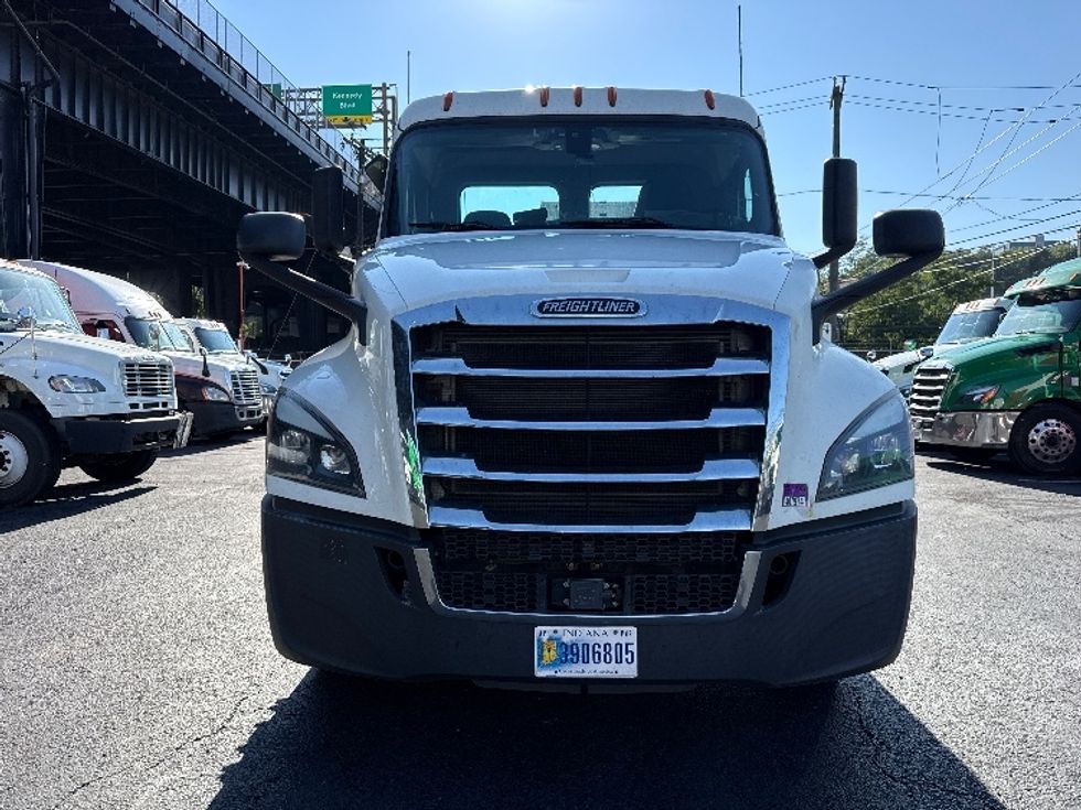 Day Cab Tractor-Heavy Duty Tractors-Freightliner-2020-T12664ST-North Bergen-NJ-618,179\n\t\tmiles-$ 32,500 - Image 2