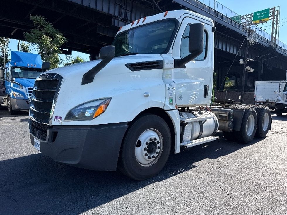 Day Cab Tractor-Heavy Duty Tractors-Freightliner-2020-T12664ST-North Bergen-NJ-618,179\n\t\tmiles-$ 32,500 - Image 3