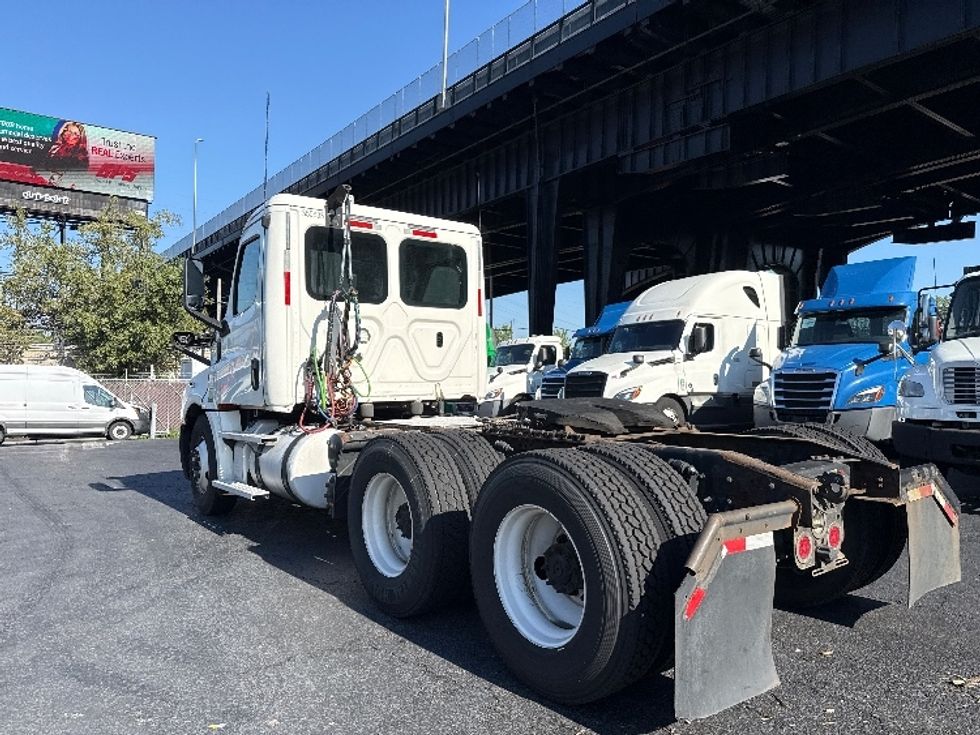 Day Cab Tractor-Heavy Duty Tractors-Freightliner-2020-T12664ST-North Bergen-NJ-618,179\n\t\tmiles-$ 32,500 - Image 5