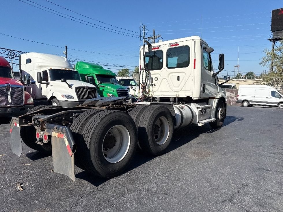 Day Cab Tractor-Heavy Duty Tractors-Freightliner-2020-T12664ST-North Bergen-NJ-618,179\n\t\tmiles-$ 32,500 - Image 7
