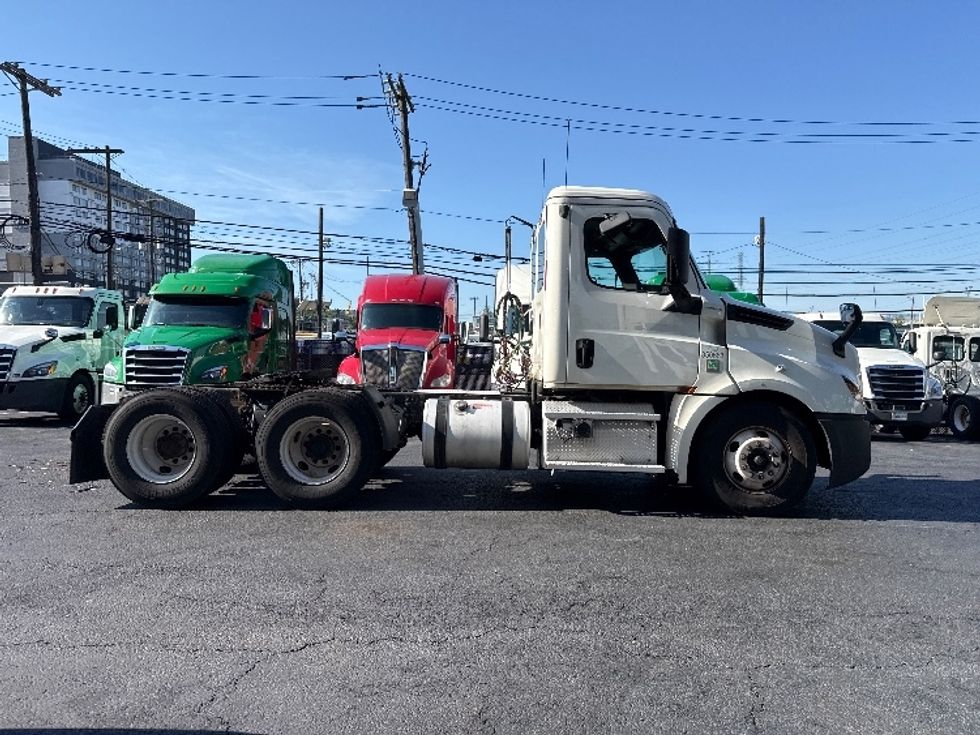 Day Cab Tractor-Heavy Duty Tractors-Freightliner-2020-T12664ST-North Bergen-NJ-618,179\n\t\tmiles-$ 32,500 - Image 8