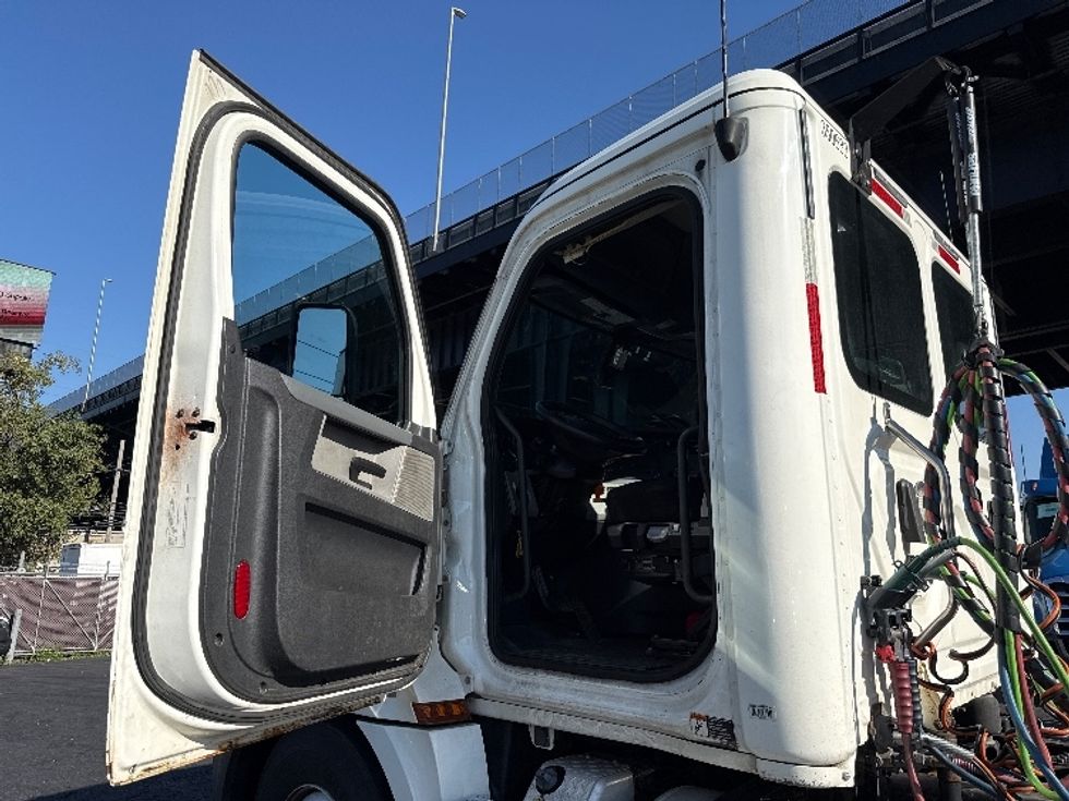 Day Cab Tractor-Heavy Duty Tractors-Freightliner-2020-T12664ST-North Bergen-NJ-618,179\n\t\tmiles-$ 32,500 - Image 9