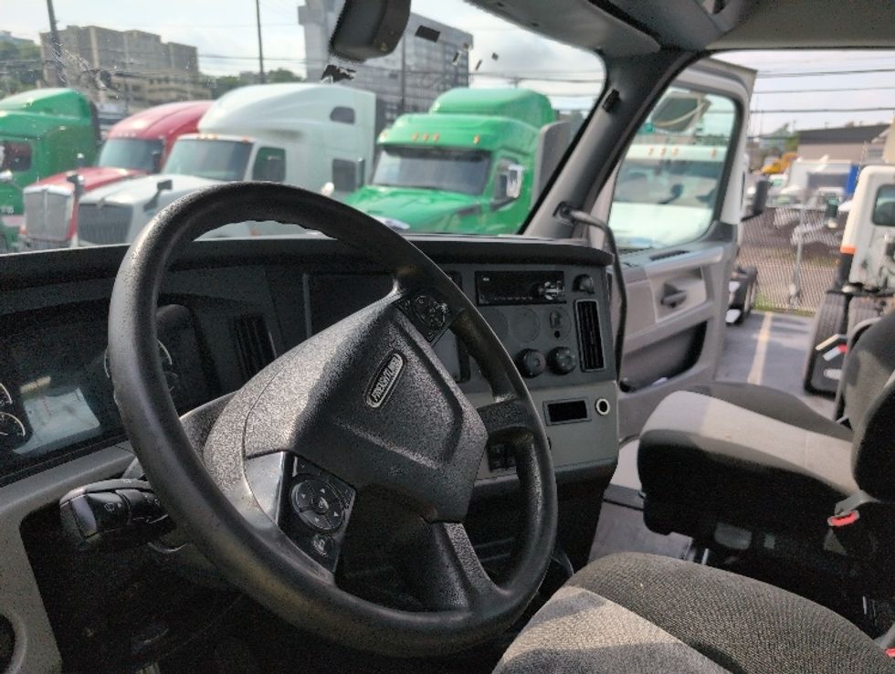 Day Cab Tractor-Heavy Duty Tractors-Freightliner-2020-T12664ST-North Bergen-NJ-625,515\n\t\tmiles-$ 30,750 - Image 10