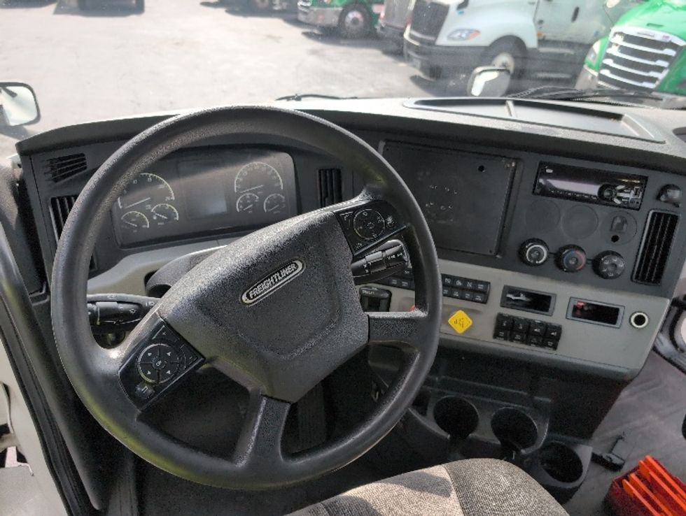 Day Cab Tractor-Heavy Duty Tractors-Freightliner-2020-T12664ST-North Bergen-NJ-625,515\n\t\tmiles-$ 30,750 - Image 11