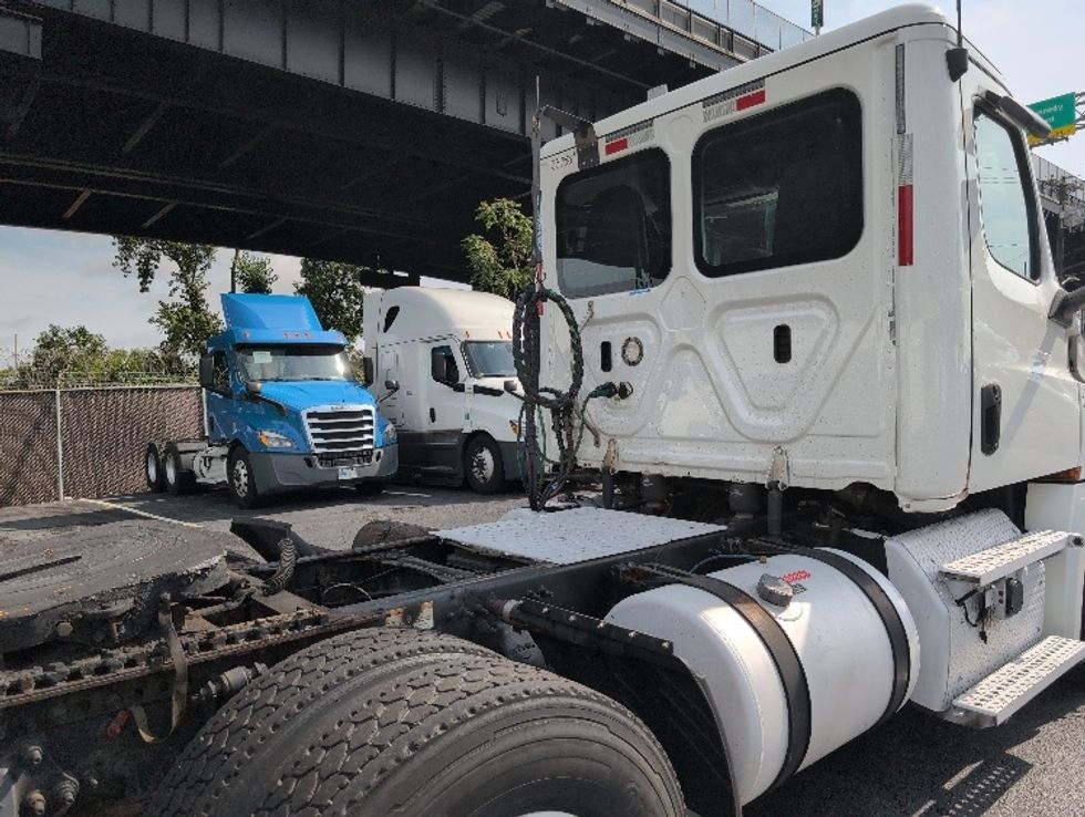 Day Cab Tractor-Heavy Duty Tractors-Freightliner-2020-T12664ST-North Bergen-NJ-625,515\n\t\tmiles-$ 30,750 - Image 17