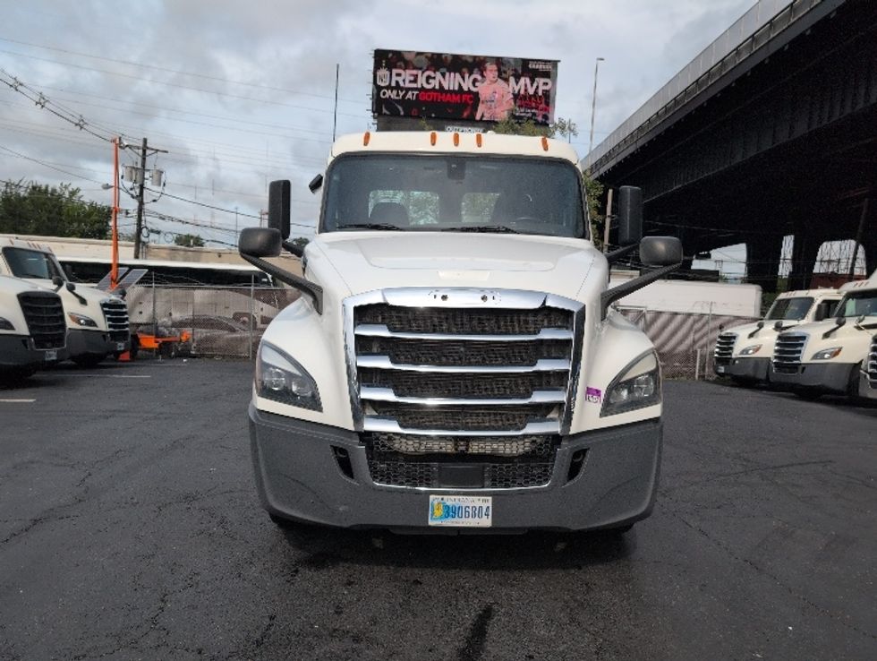 Day Cab Tractor-Heavy Duty Tractors-Freightliner-2020-T12664ST-North Bergen-NJ-625,515\n\t\tmiles-$ 30,750 - Image 2