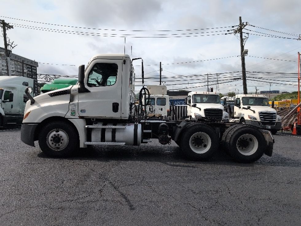 Day Cab Tractor-Heavy Duty Tractors-Freightliner-2020-T12664ST-North Bergen-NJ-625,515\n\t\tmiles-$ 30,750 - Image 4