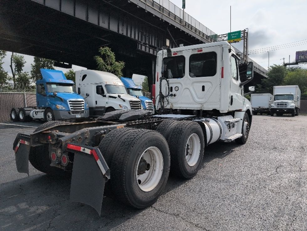 Day Cab Tractor-Heavy Duty Tractors-Freightliner-2020-T12664ST-North Bergen-NJ-625,515\n\t\tmiles-$ 30,750 - Image 7