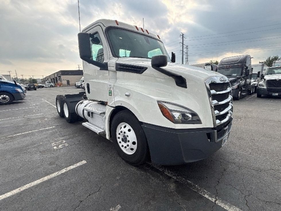 Day Cab Tractor-Heavy Duty Tractors-Freightliner-2020-T12664ST-North Bergen-NJ-626,027\n\t\tmiles-$ 26,500 - Image 1