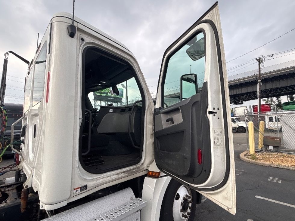 Day Cab Tractor-Heavy Duty Tractors-Freightliner-2020-T12664ST-North Bergen-NJ-626,027\n\t\tmiles-$ 26,500 - Image 10