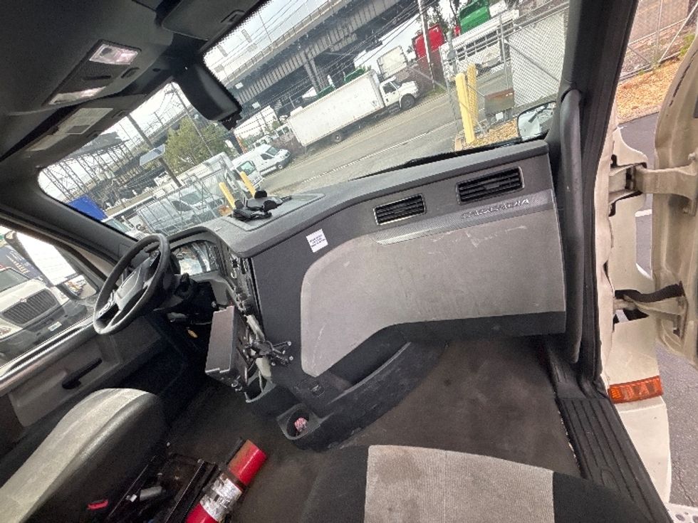 Day Cab Tractor-Heavy Duty Tractors-Freightliner-2020-T12664ST-North Bergen-NJ-626,027\n\t\tmiles-$ 26,500 - Image 11