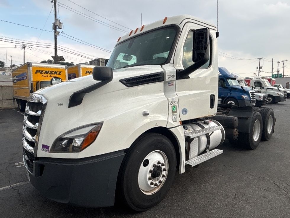 Day Cab Tractor-Heavy Duty Tractors-Freightliner-2020-T12664ST-North Bergen-NJ-626,027\n\t\tmiles-$ 26,500 - Image 3