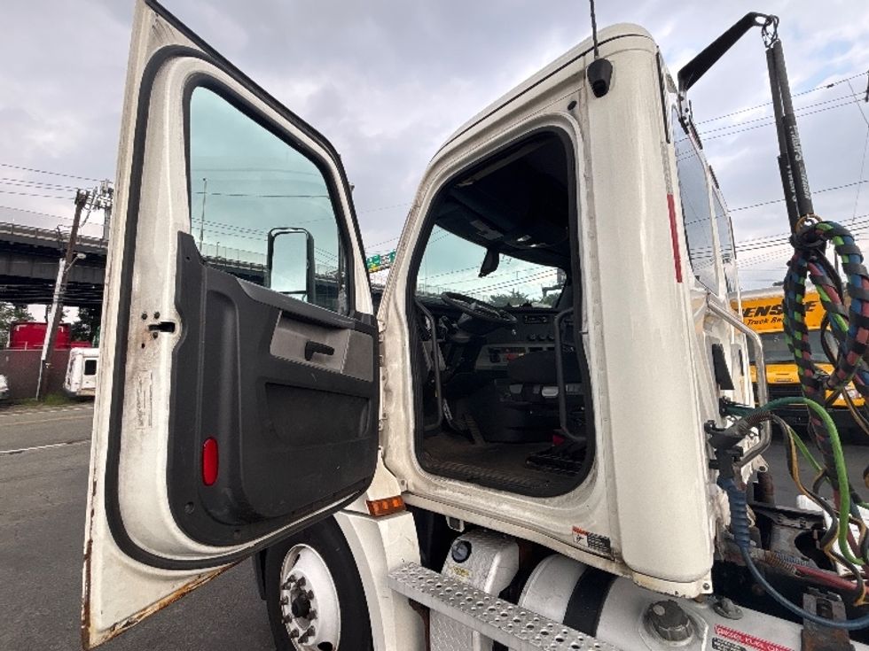 Day Cab Tractor-Heavy Duty Tractors-Freightliner-2020-T12664ST-North Bergen-NJ-626,027\n\t\tmiles-$ 26,500 - Image 7