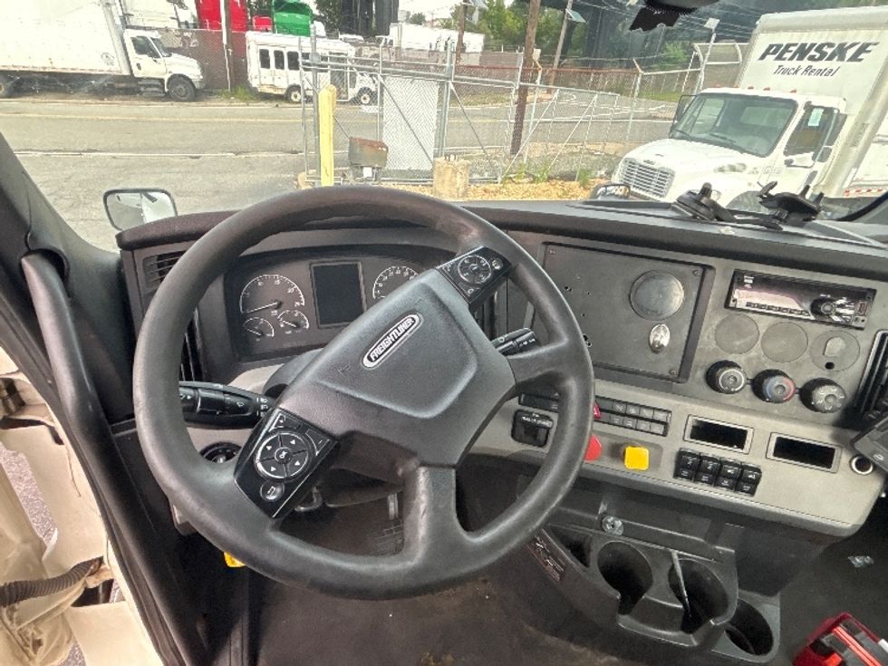 Day Cab Tractor-Heavy Duty Tractors-Freightliner-2020-T12664ST-North Bergen-NJ-626,027\n\t\tmiles-$ 26,500 - Image 9