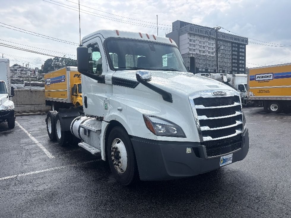 Day Cab Tractor-Heavy Duty Tractors-Freightliner-2020-T12664ST-North Bergen-NJ-679,956\n\t\tmiles-$ 27,750 - Image 1
