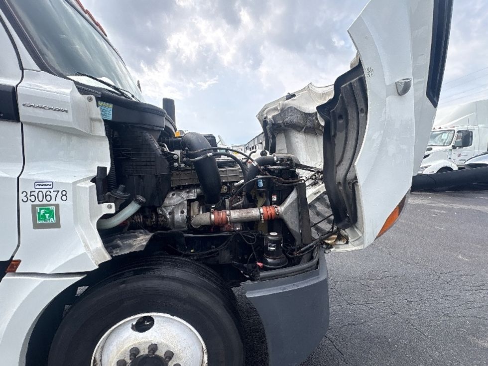 Day Cab Tractor-Heavy Duty Tractors-Freightliner-2020-T12664ST-North Bergen-NJ-679,956\n\t\tmiles-$ 27,750 - Image 15
