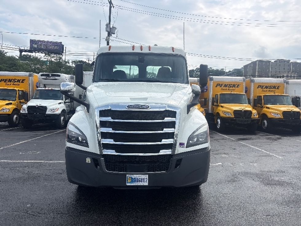Day Cab Tractor-Heavy Duty Tractors-Freightliner-2020-T12664ST-North Bergen-NJ-679,956\n\t\tmiles-$ 27,750 - Image 2