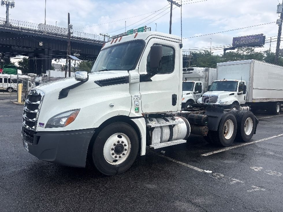 Day Cab Tractor-Heavy Duty Tractors-Freightliner-2020-T12664ST-North Bergen-NJ-679,956\n\t\tmiles-$ 27,750 - Image 3