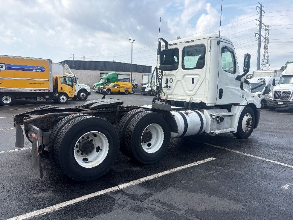 Day Cab Tractor-Heavy Duty Tractors-Freightliner-2020-T12664ST-North Bergen-NJ-679,956\n\t\tmiles-$ 27,750 - Image 7