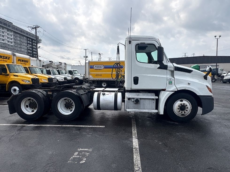 Day Cab Tractor-Heavy Duty Tractors-Freightliner-2020-T12664ST-North Bergen-NJ-679,956\n\t\tmiles-$ 27,750 - Image 8