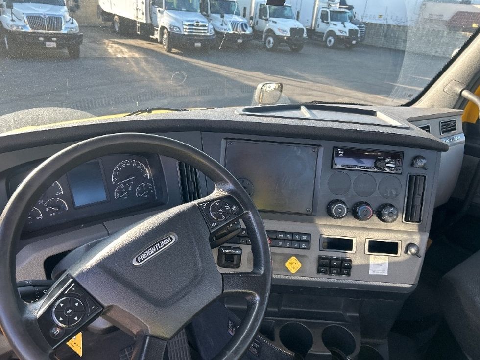 Day Cab Tractor-Heavy Duty Tractors-Freightliner-2020-T12664ST-North Las Vegas-NV-265,379\n\t\tmiles-$ 77,250 - Image 11