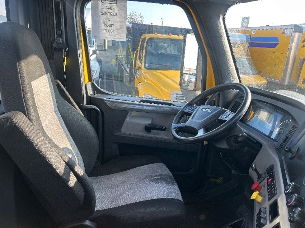 Day Cab Tractor-Heavy Duty Tractors-Freightliner-2020-T12664ST-North Las Vegas-NV-265,379\n\t\tmiles-$ 77,250 - Image 14