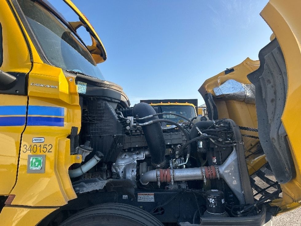 Day Cab Tractor-Heavy Duty Tractors-Freightliner-2020-T12664ST-North Las Vegas-NV-265,379\n\t\tmiles-$ 77,250 - Image 15