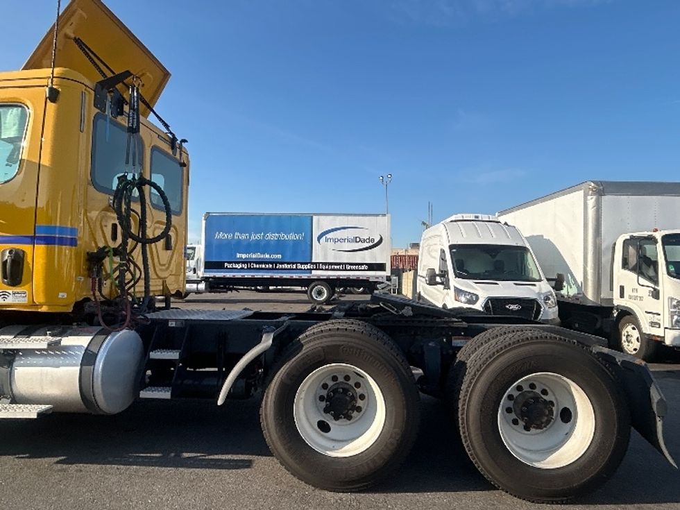 Day Cab Tractor-Heavy Duty Tractors-Freightliner-2020-T12664ST-North Las Vegas-NV-265,379\n\t\tmiles-$ 77,250 - Image 17