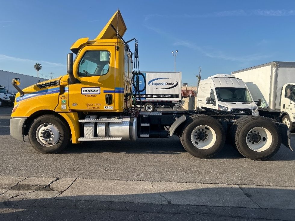 Day Cab Tractor-Heavy Duty Tractors-Freightliner-2020-T12664ST-North Las Vegas-NV-265,379\n\t\tmiles-$ 77,250 - Image 4