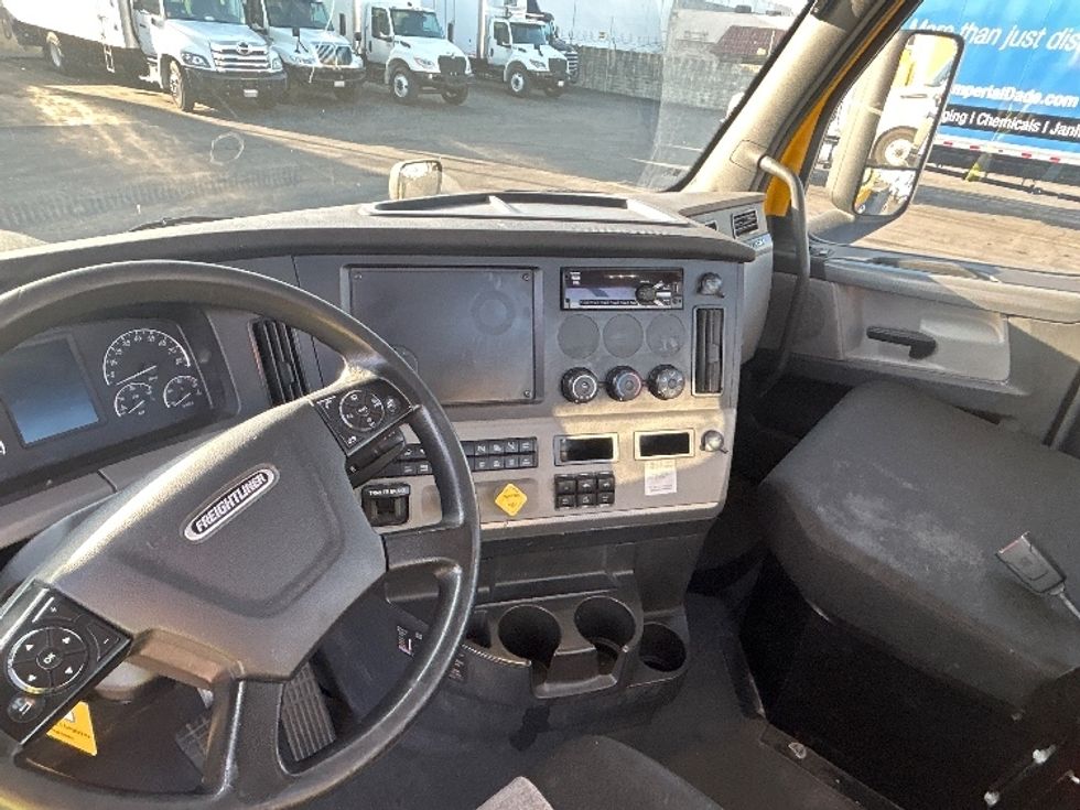 Day Cab Tractor-Heavy Duty Tractors-Freightliner-2020-T12664ST-North Las Vegas-NV-265,379\n\t\tmiles-$ 77,250 - Image 5