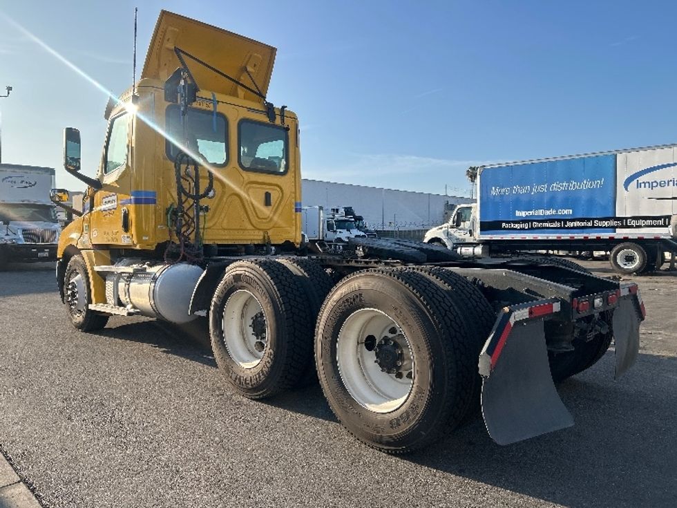 Day Cab Tractor-Heavy Duty Tractors-Freightliner-2020-T12664ST-North Las Vegas-NV-265,379\n\t\tmiles-$ 77,250 - Image 6