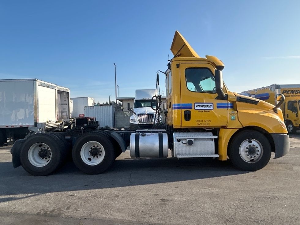 Day Cab Tractor-Heavy Duty Tractors-Freightliner-2020-T12664ST-North Las Vegas-NV-265,379\n\t\tmiles-$ 77,250 - Image 9