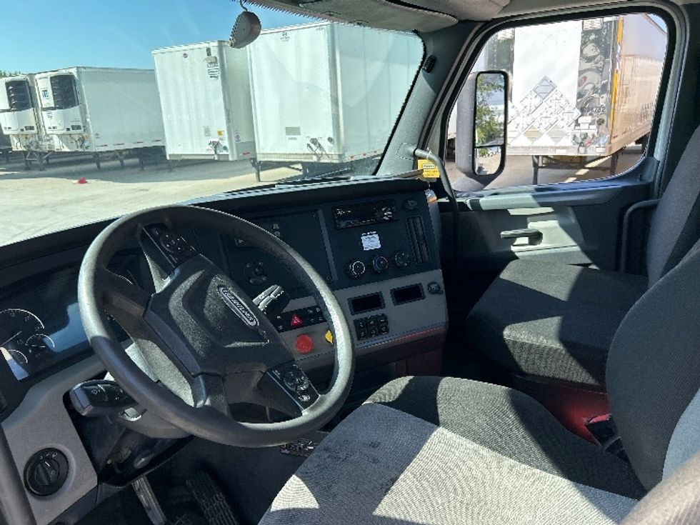 Day Cab Tractor-Heavy Duty Tractors-Freightliner-2020-T12664ST-North Liberty-IA-468,846\n\t\tmiles-$ 48,750 - Image 10