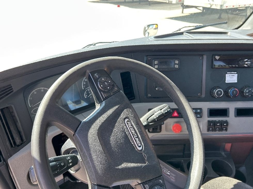 Day Cab Tractor-Heavy Duty Tractors-Freightliner-2020-T12664ST-North Liberty-IA-468,846\n\t\tmiles-$ 48,750 - Image 11