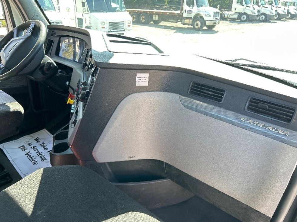 Day Cab Tractor-Heavy Duty Tractors-Freightliner-2020-T12664ST-North Liberty-IA-468,846\n\t\tmiles-$ 48,750 - Image 13