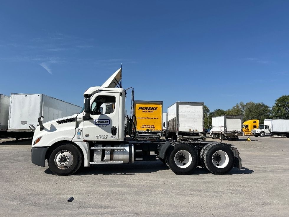 Day Cab Tractor-Heavy Duty Tractors-Freightliner-2020-T12664ST-North Liberty-IA-468,846\n\t\tmiles-$ 48,750 - Image 4
