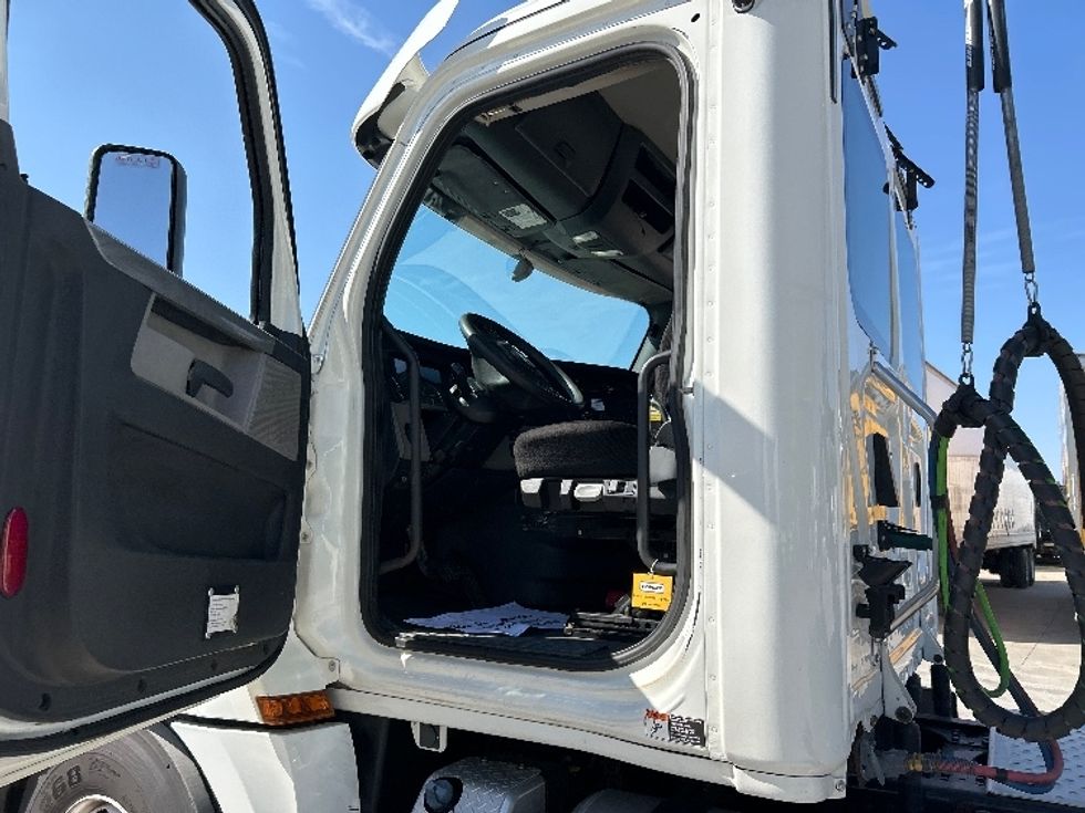 Day Cab Tractor-Heavy Duty Tractors-Freightliner-2020-T12664ST-North Liberty-IA-468,846\n\t\tmiles-$ 48,750 - Image 9