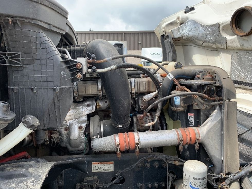 Day Cab Tractor-Heavy Duty Tractors-Freightliner-2020-T12664ST-Norton-MA-265,303\n\t\tmiles-$ 55,000 - Image 15