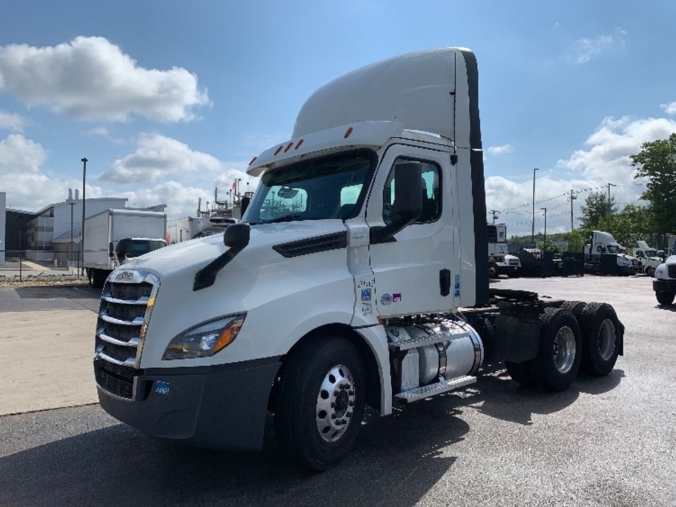 Day Cab Tractor-Heavy Duty Tractors-Freightliner-2020-T12664ST-Norton-MA-265,303\n\t\tmiles-$ 55,000 - Image 3
