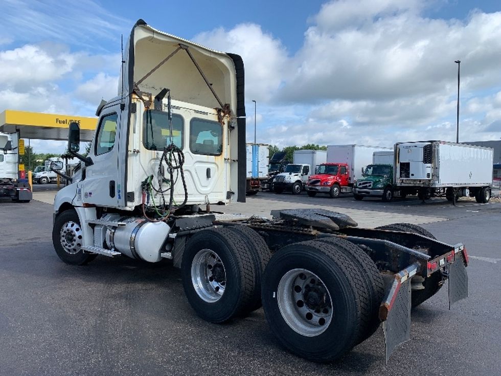 Day Cab Tractor-Heavy Duty Tractors-Freightliner-2020-T12664ST-Norton-MA-265,303\n\t\tmiles-$ 55,000 - Image 5